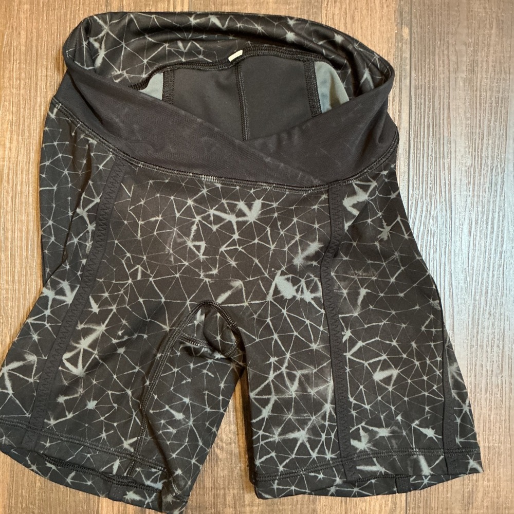 Lululemon Pedal Pace Short Black Grey Geometric Padded Cycling Spin Shorts 6 - Picture 2 of 5